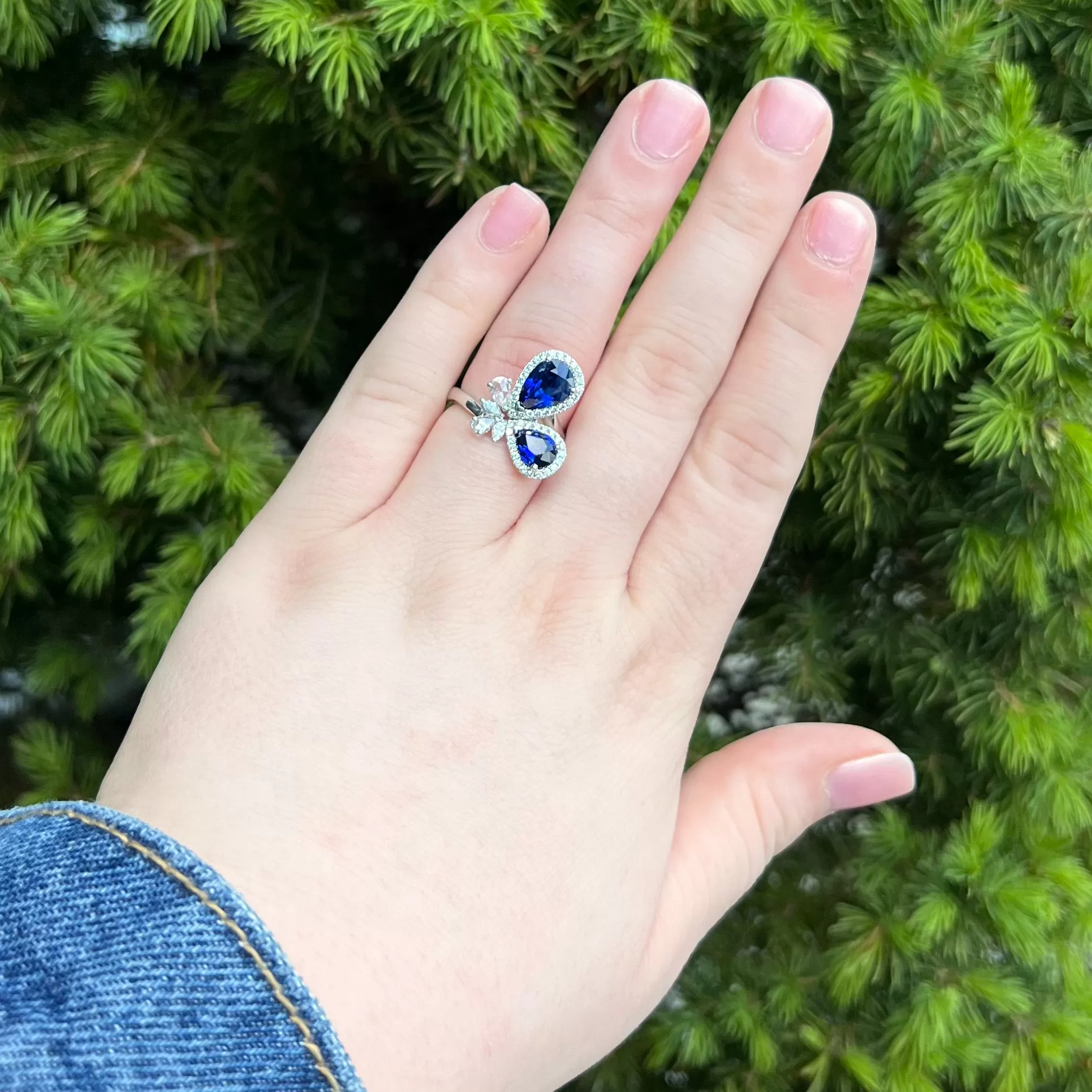 18K White Gold Pear Shaped Sapphires & Diamond Fashion Ring