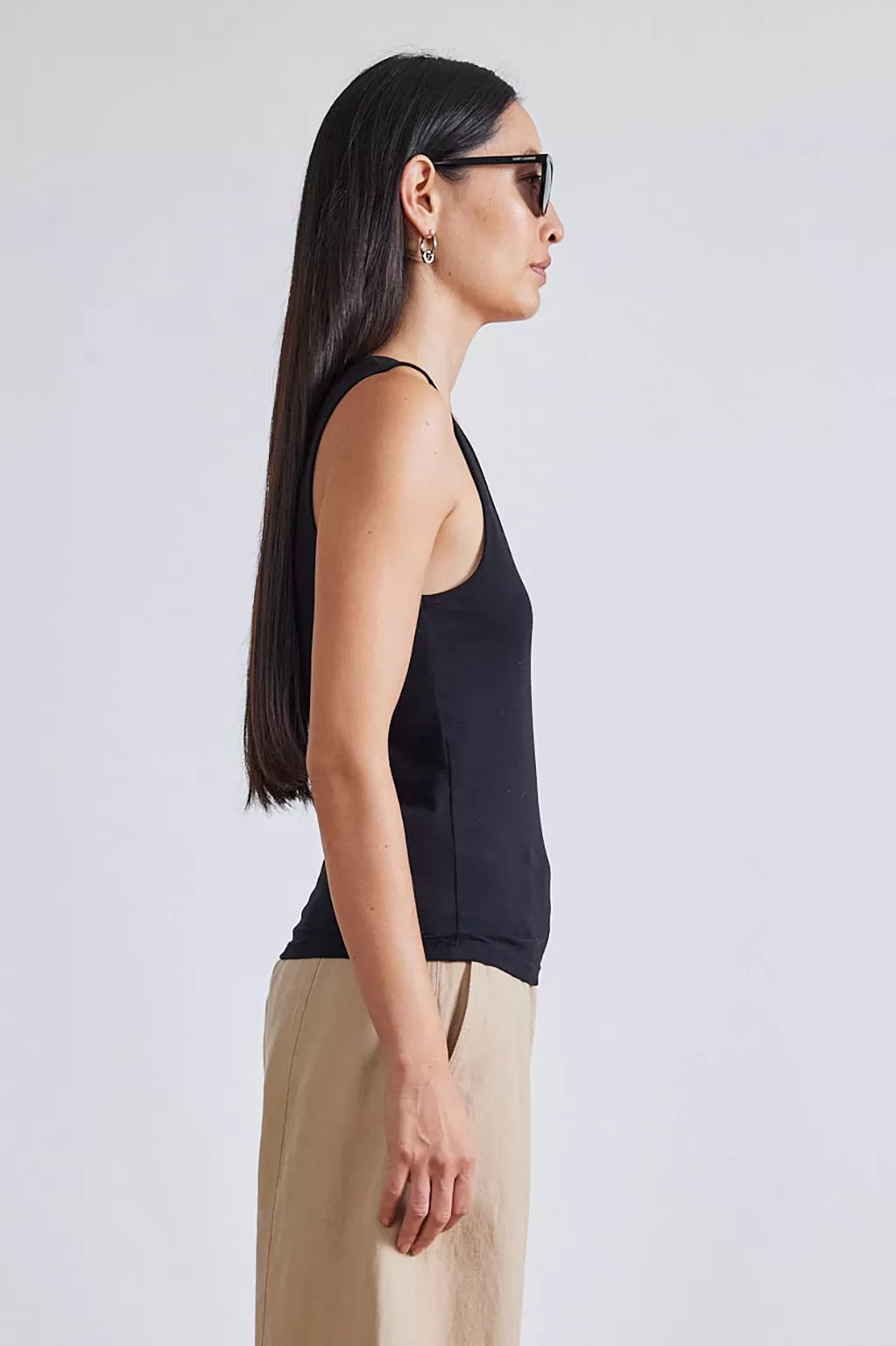 URI LOW CUT TANK